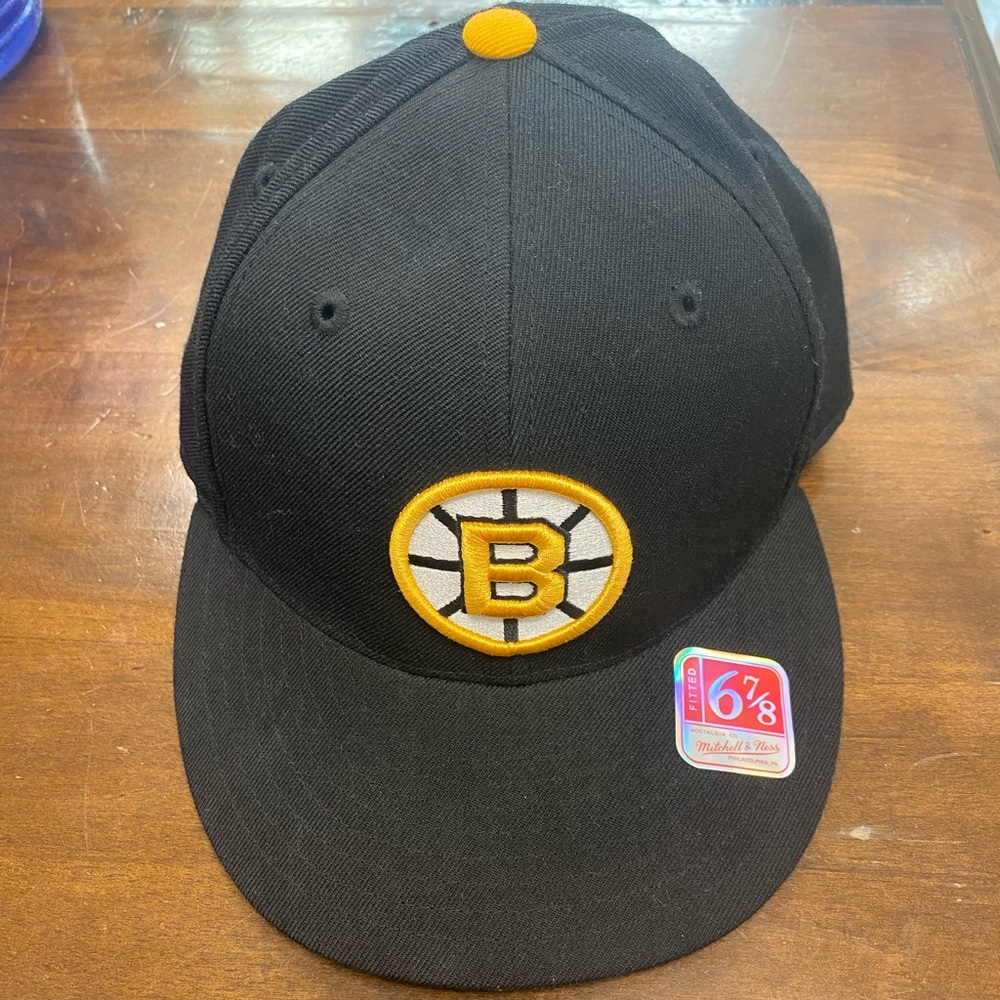 Boston Bruins fitted 6 7/8 hat - Picture 1 of 3